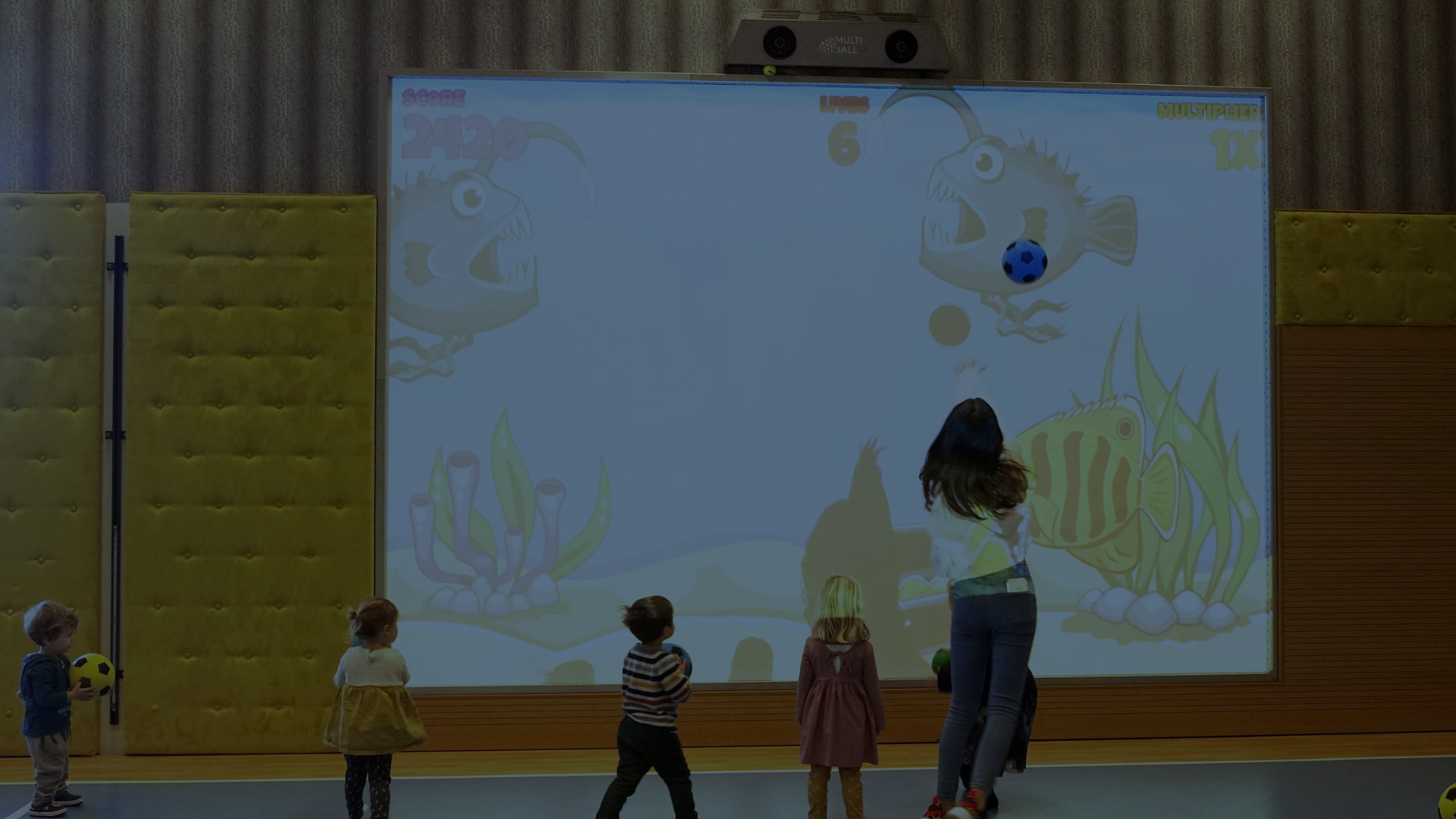 niños jugando con multiball